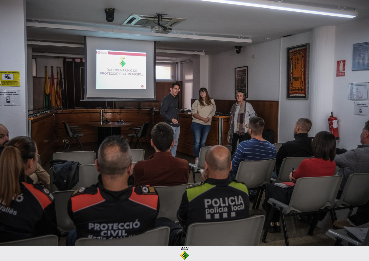 La Diputació de Barcelona presenta el Document Únic de Protecció Civil Municipal de Badia a l´Ajuntament La Diputació de Barcelona presenta el Document Únic de Protecció Civil Municipal de Badia a l´Ajuntament