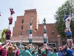 Actuació castellera amb motiu de la Diada de Sant Jordi