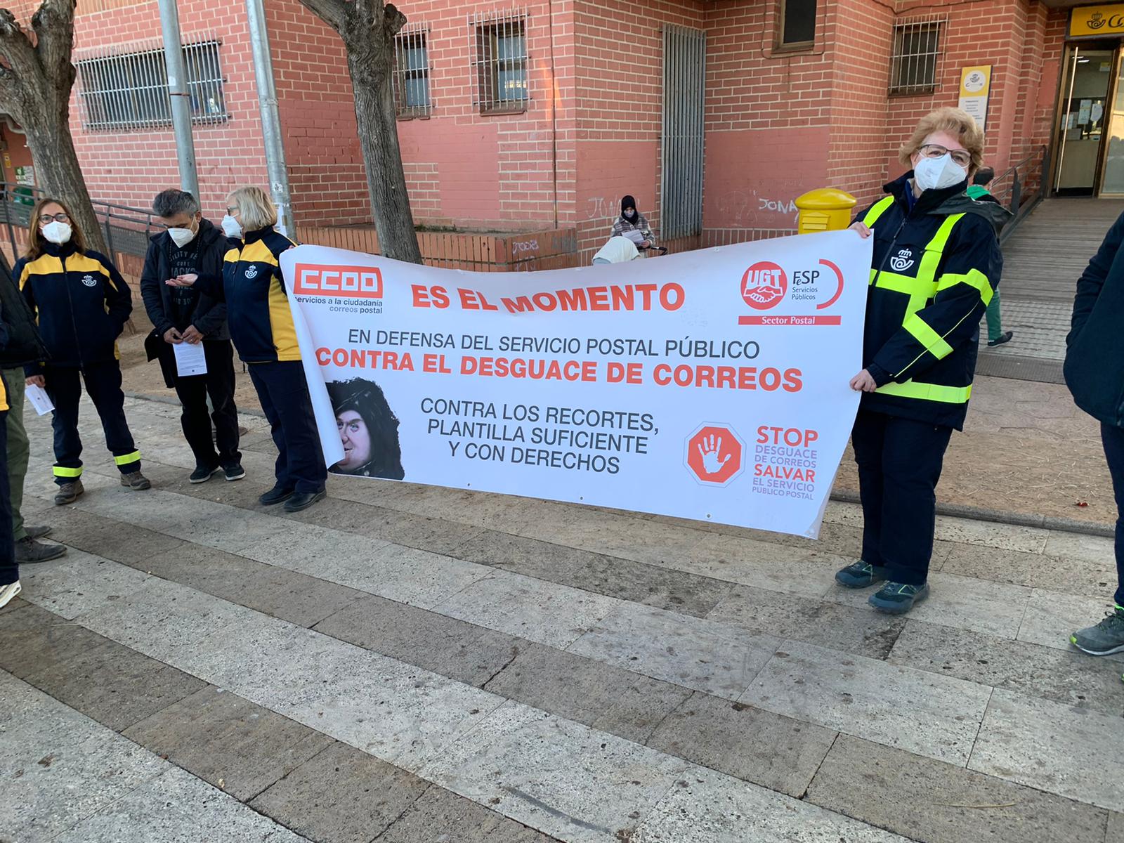 Foto manifestacin daban de l'oficina de Correus