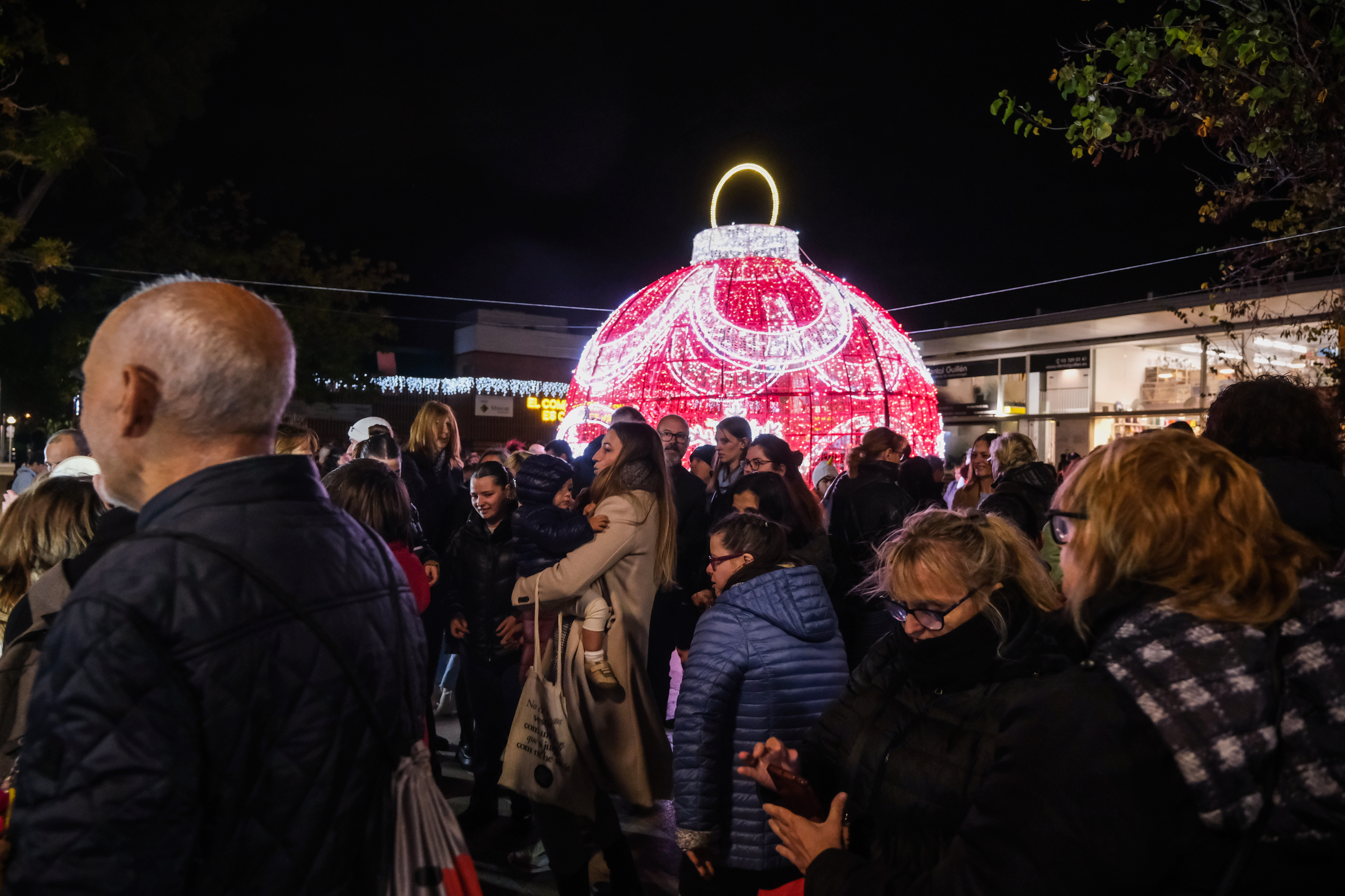 Divendres, vine a viure en directe l'encesa dels llums de Nadal a Badia!