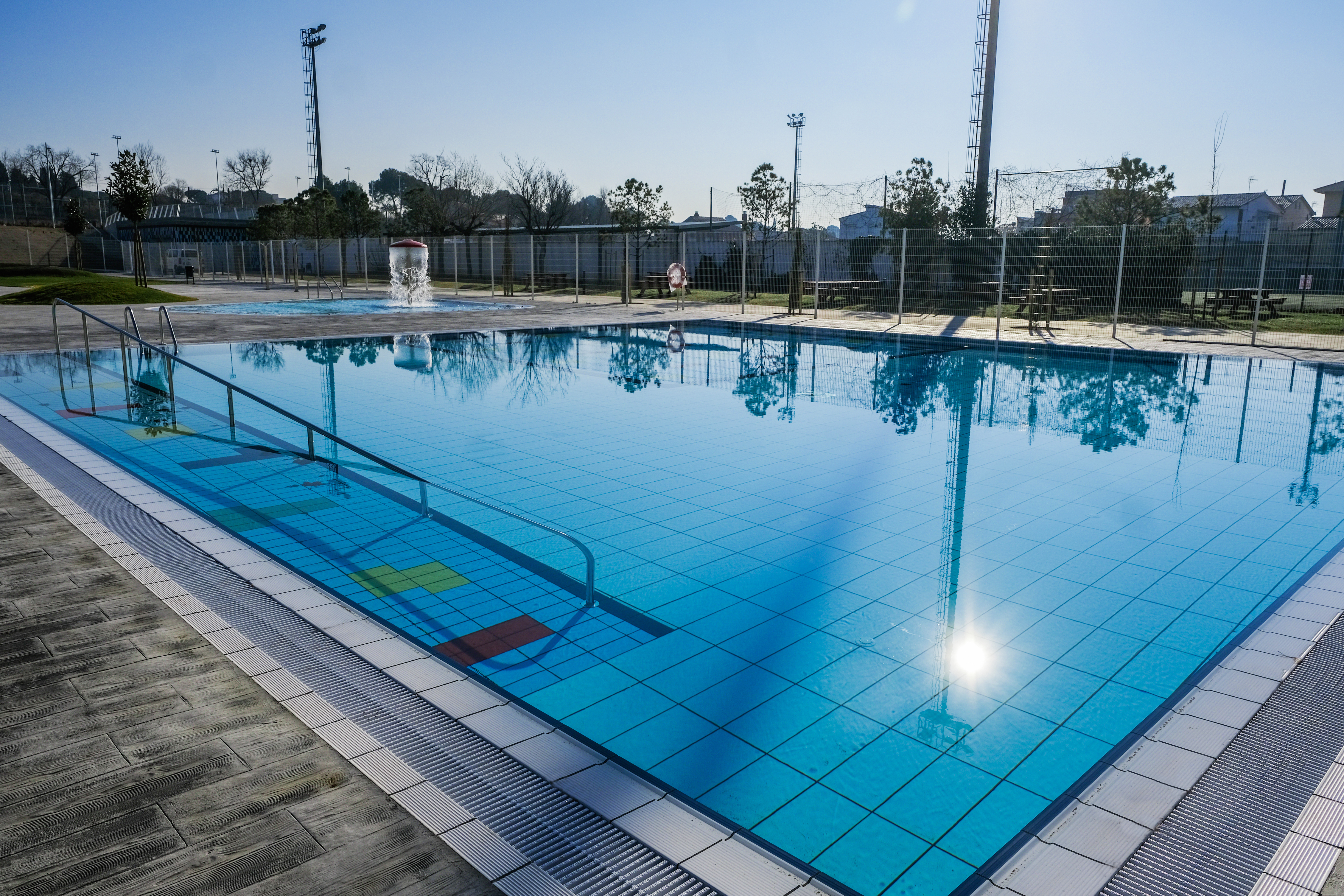 Les piscines destiu obren el 25 de juny amb ms ombra i ms espai de pcnic