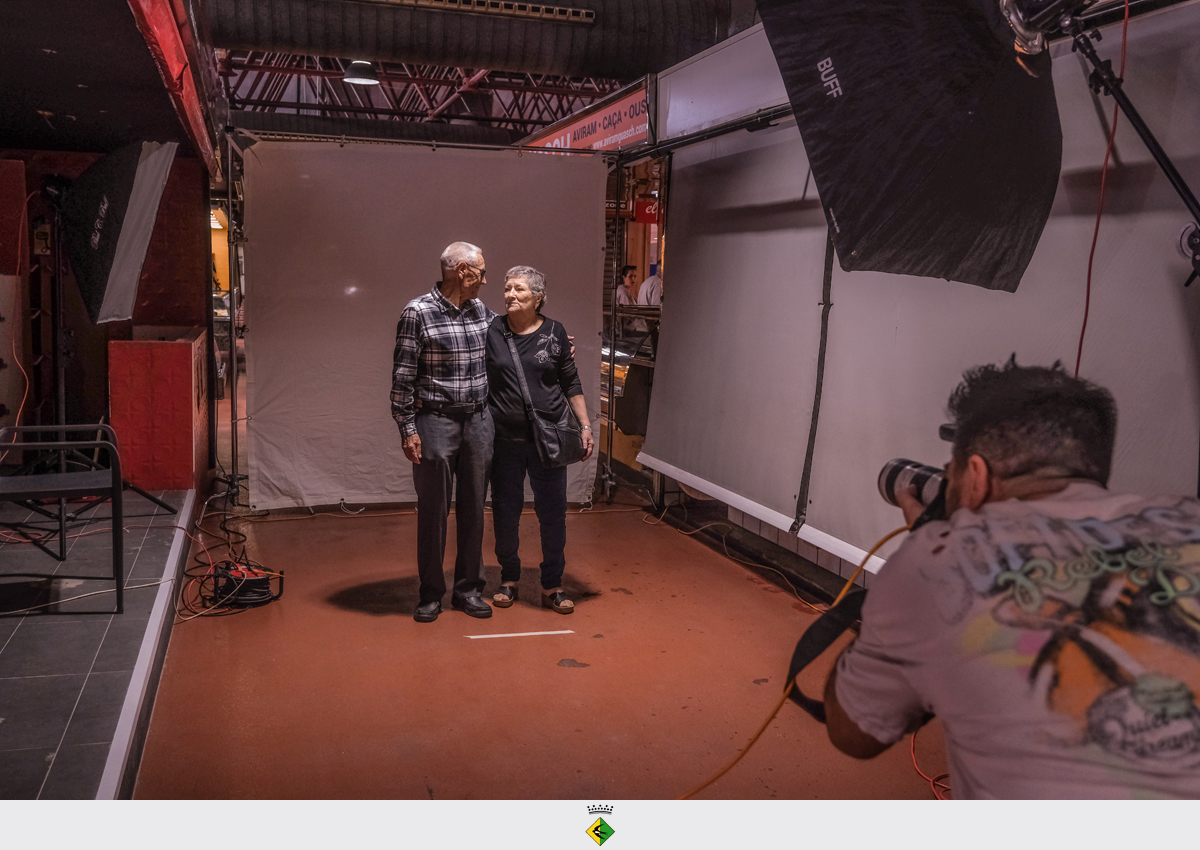 Retrats per al mural fotogràfic col·laboratiu, dissabte passat, a l´Espai Creatiu del Mercat Retrats per al mural fotogràfic col·laboratiu, dissabte passat, a l´Espai Creatiu del Mercat