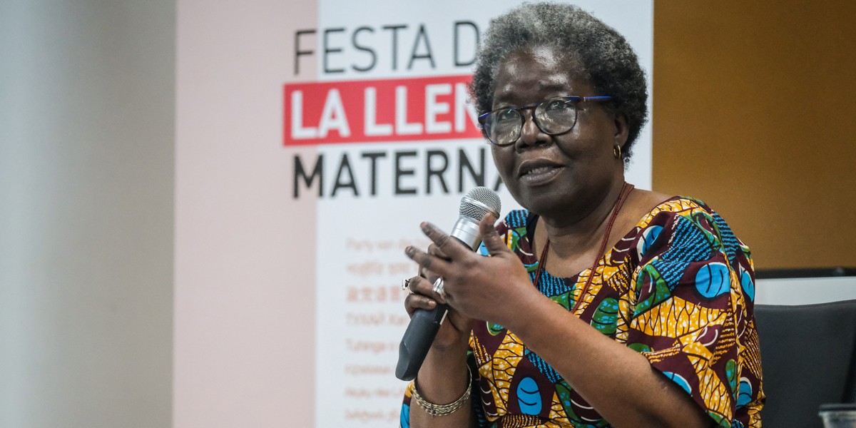 Lescriptora Agns Agboton, a lacte central de la Festa de la Llengua Materna