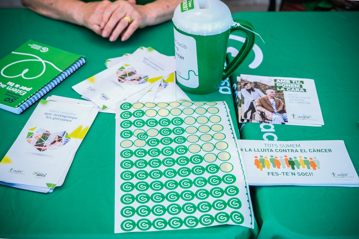 Paradeta de l´Associació contra el Càncer a Badia, dijous al matí, a la plaça de l´Ajuntament Paradeta de l´Associació contra el Càncer a Badia, dijous al matí, a la plaça de l´Ajuntament