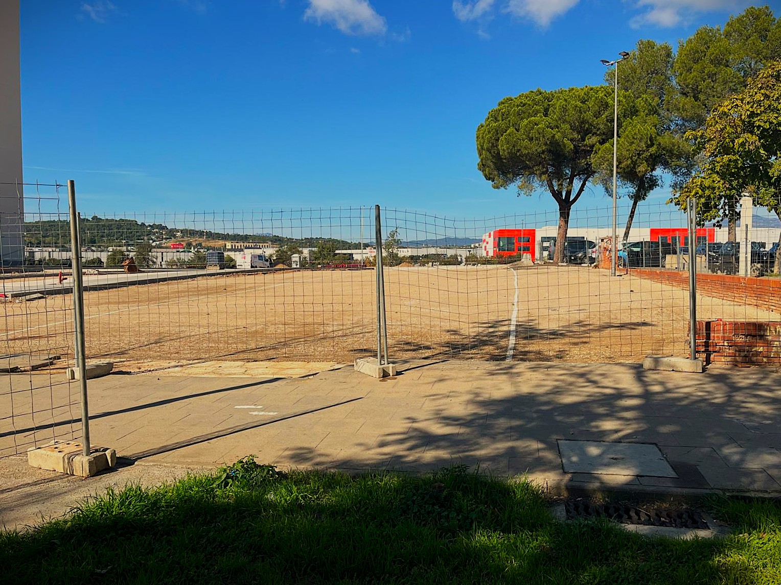 Nou espai per a l'estacionament, a partir d'aquesta tarda Nou espai per a l'estacionament, a partir d'aquesta tarda