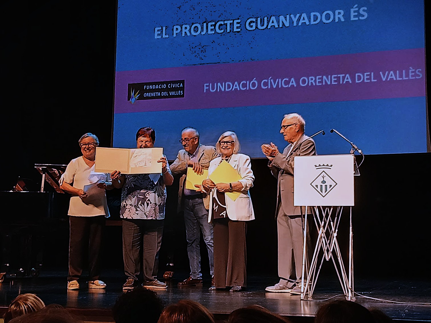 La Fundació Cívica Oreneta del Vallès rep el reconeixement Adrià Miquel per la seva tasca per l´envelliment actiu La Fundació Cívica Oreneta del Vallès rep el reconeixement Adrià Miquel per la seva tasca per l´envelliment actiu