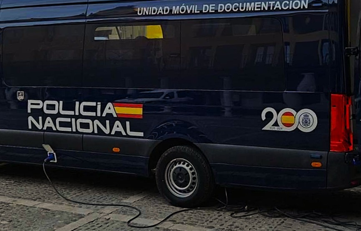 Furgoneta VIDOC de la Policia Nacional, per a la tramitació del DNI i Passaport Furgoneta VIDOC de la Policia Nacional, per a la tramitació del DNI i Passaport
