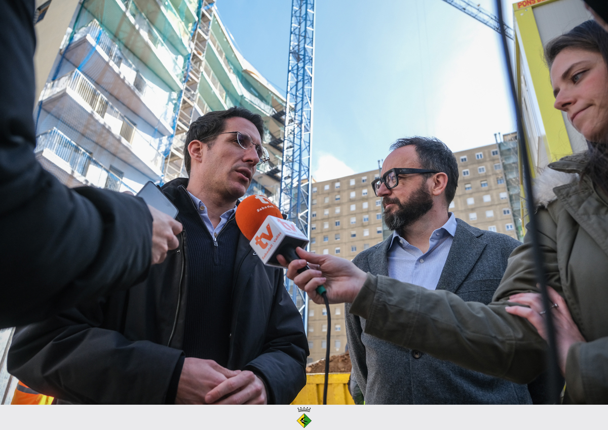 L´Ajuntament i l´INCASÒL visiten les obres de construcció de l´edifici de 32 habitatges de lloguer assequible per a joves al carrer Saragossa L´Ajuntament i l´INCASÒL visiten les obres de construcció de l´edifici de 32 habitatges de lloguer assequible per a joves al carrer Saragossa