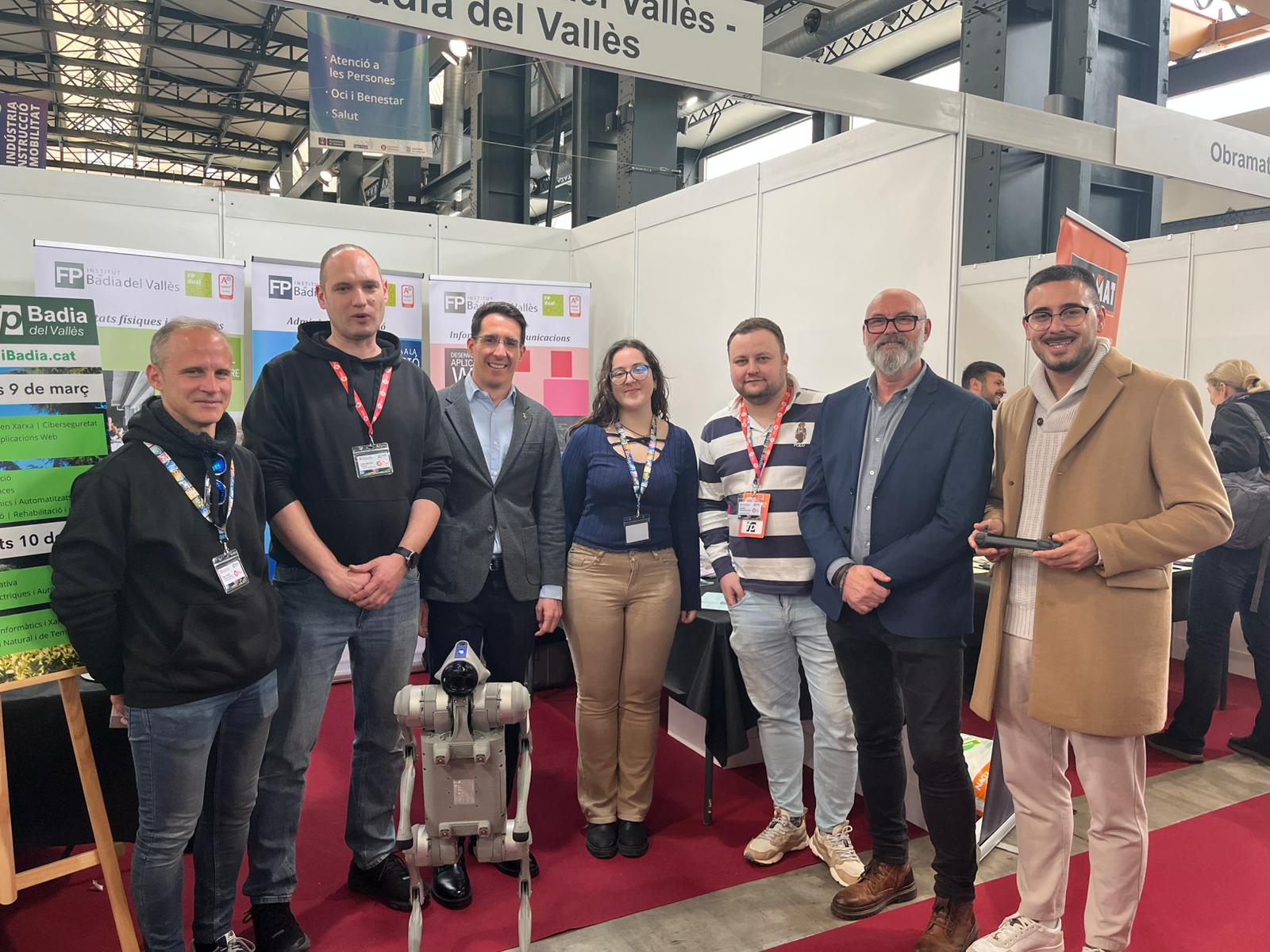 Visita als estands del Servei d´Ocupació de l´Ajuntament i de l´Institut FP Badia al SBD Fira Pro Visita als estands del Servei d´Ocupació de l´Ajuntament i de l´Institut FP Badia al SBD Fira Pro