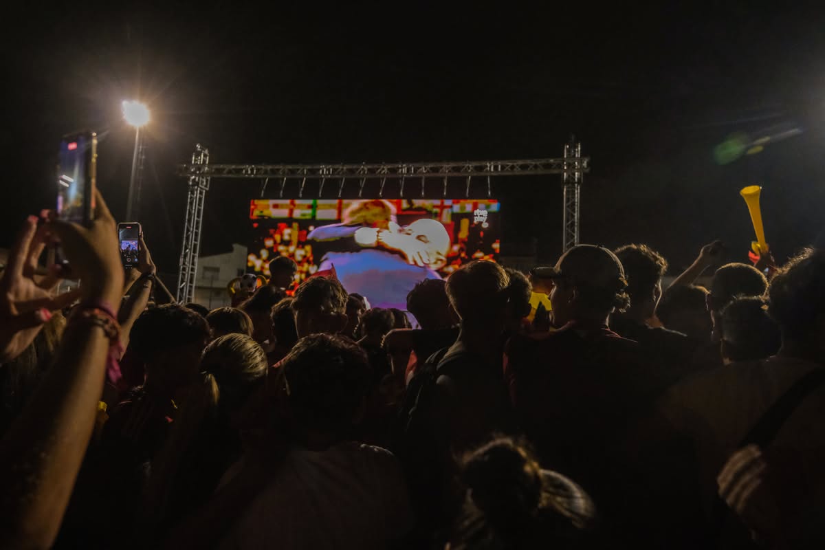 Retransmissió del partit Espanya – França, del Mundial de futbol, al camp de futbol de Badia Retransmissió del partit Espanya – França, del Mundial de futbol, al camp de futbol de Badia